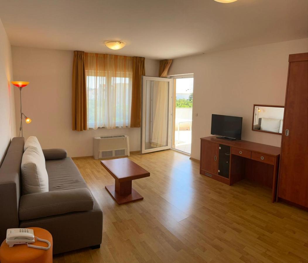 Bed&Breakfast Jugo Novalja Zimmer foto